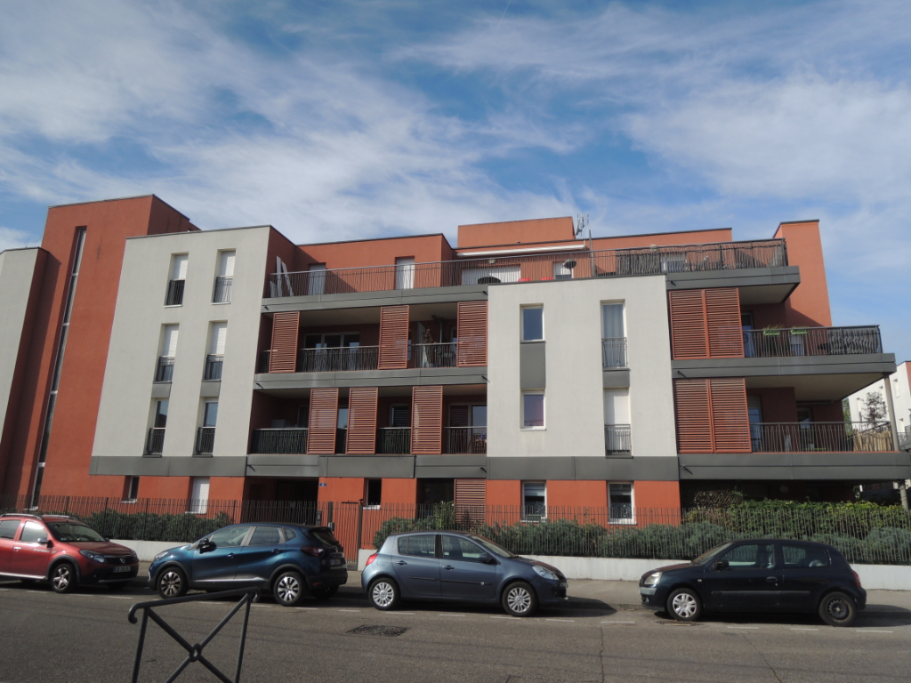 vente F3 plus garage Vaulx en Velin Village